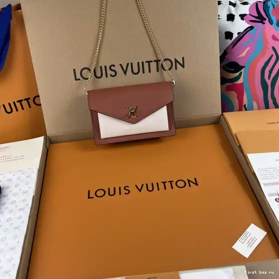 First bag ru LOUIS VUITTON POCHETTE CHAIN MYLOCKME 0428
